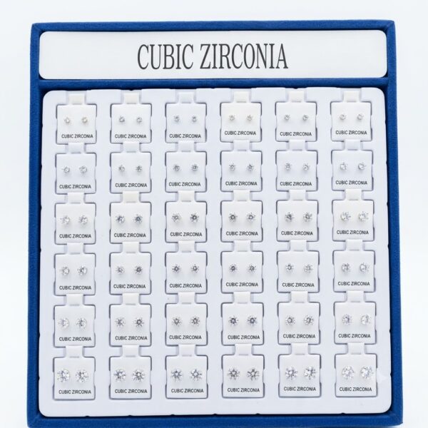 3dd8263b-6813-4fa1-8c13-952c13b0443d 36 Pares de aretes - diferentes tamaños
